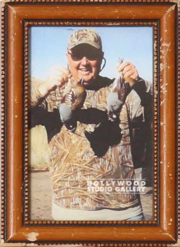 7X5SBWF GUY HOLDING 2 BIRDS HUNTING