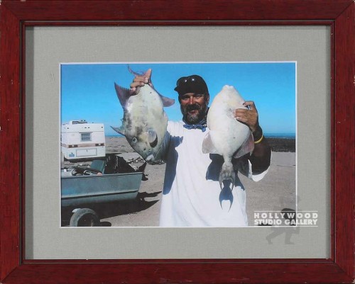 10X12 TABLETOP JON HOLDING 2 FISH