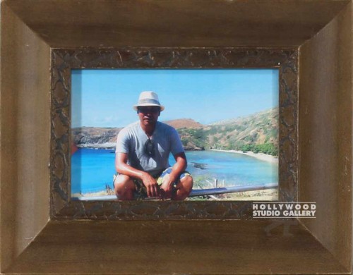 8X10 TABLETOP JULIO SITTIN ON RAIL