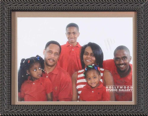 TABLETOP 10X12 FAMILY RED SHIRTS