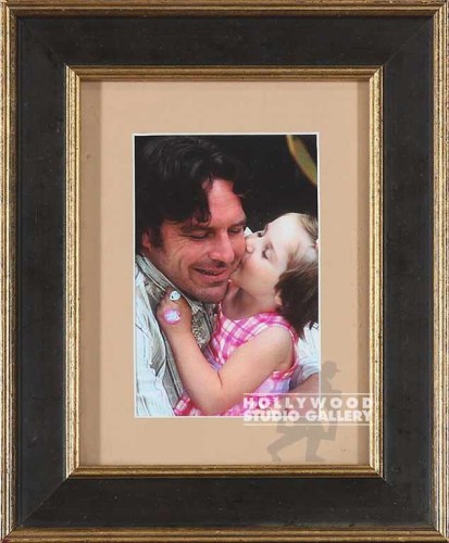 10X8 TABLETOP LIL KISSING DAD