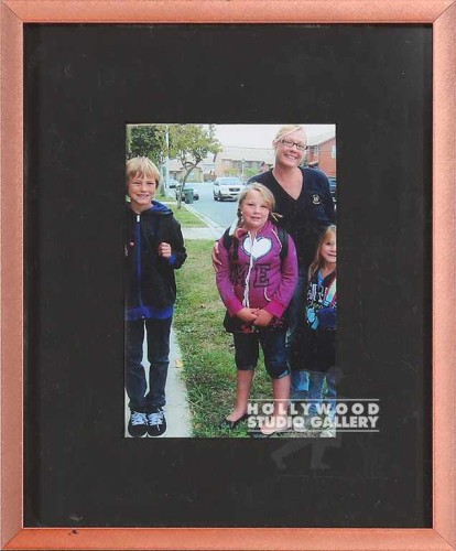 10X8 TABLETOP MOM AND 3 KIDS