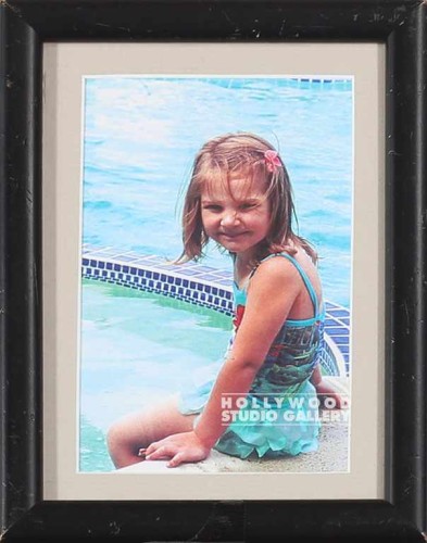 TABLETOP 8X6 COLR LIL GIRL BY POOL
