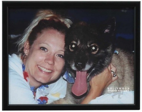 9X12 LADY HUGGING DOG/BLK FRM/