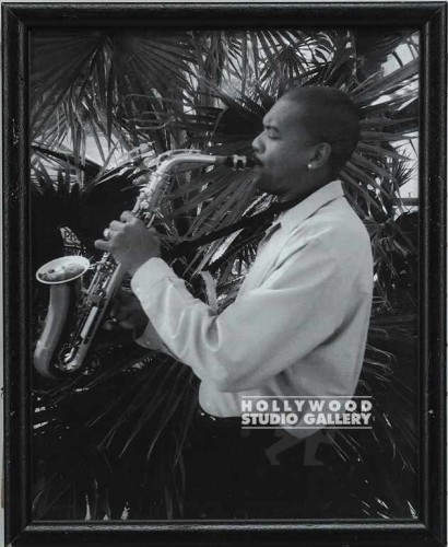 10X9 BLK FRM/ B/W/MAN AND SAXOPHONE