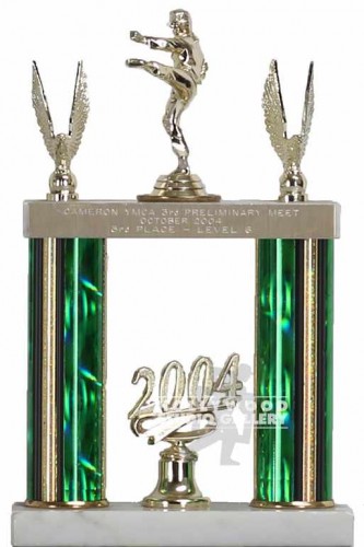 28" KARATE TROPHY/ GREEN