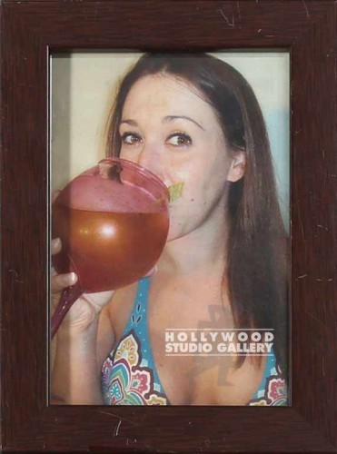 7X5 TABLETOP WOMAN DRINKING