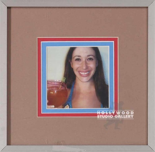 9X9 TABLETOP LADY W BIG WINE GLASS