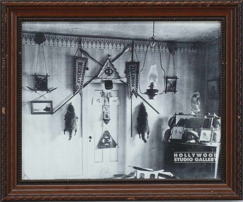 10X12B/W VINTAGE FRAT DORM ROOM/BRW