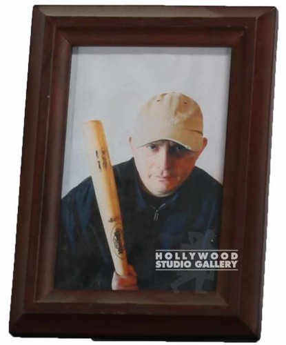8X6 SWBF/ WHITE MAN HOLDING BAT