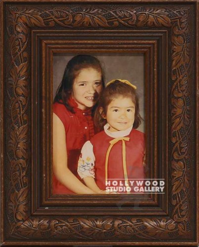 10X8 GIRLS RED DRESS BRWN DESKTOP