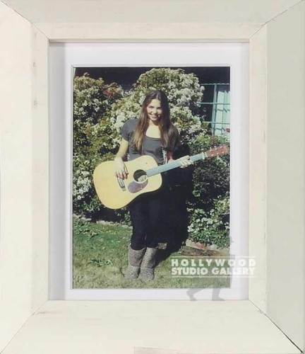9X7 TABLETOP GIRL W GUITAR