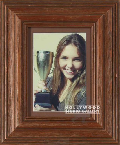 11X9 TABLETOP GIRL W TROPHY
