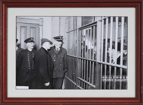 15X20 VINT.B/W COPS @ JAIL/CHERRY
