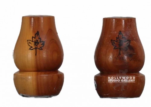 3x2"WOODEN MAPLE LEAF/PEPPER SHAKER