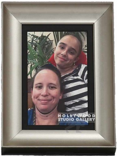 9x6 TABLETOP MOM & BECCA