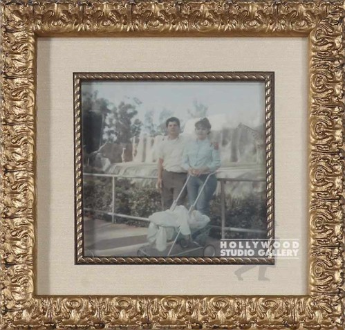 9x9 Desktop Couple w Baby Stroller