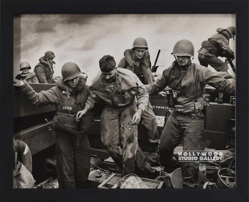 9x11 B W WOUNDED SOLDIER