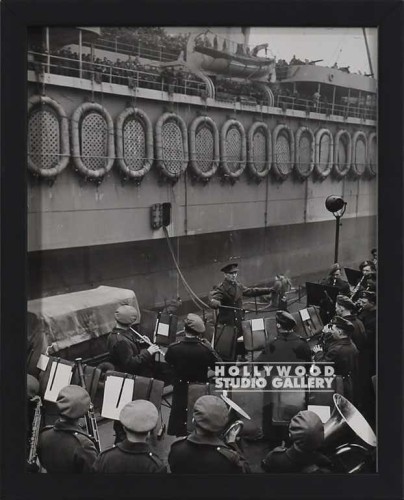 11X9 B W MILITARY BAND