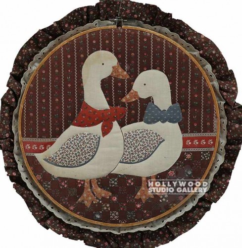 11" Embroidered Duck;.Round Strch Bar