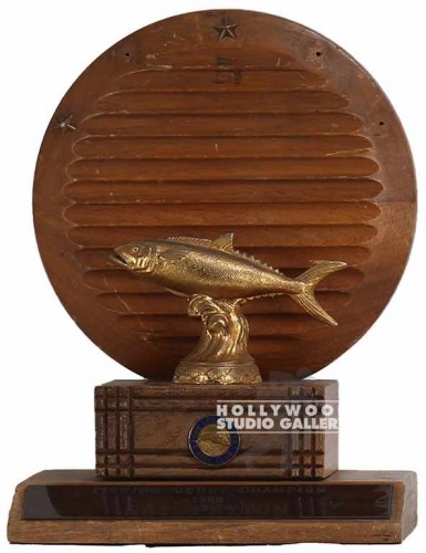 11x8 CIRCLE FISHING TROPHY 1968