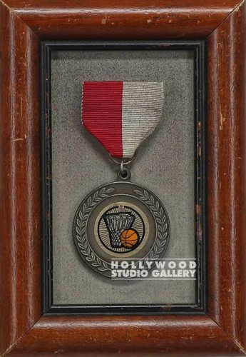 7x5 FRAMED/BASKETBALL MEDAL