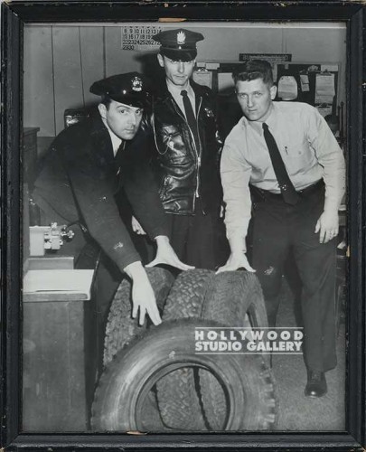 11X9 BXW PHOTO/POLICE & TIRES/BLACK