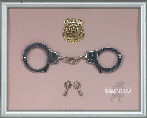 12x15 HANDCUFFS/KEYS/BADGE/SLVR MTL