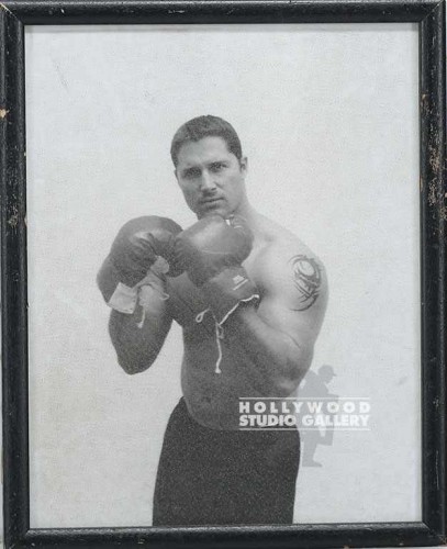 11X9 B/W BOXER GUY GLOVES & TATTOO