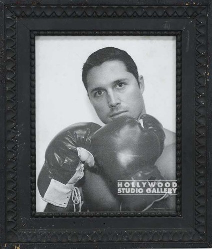 11X9 B/W BOXER GUY CLOSE-UP