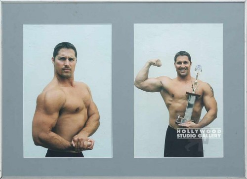 22X30 BODY BUILDER FLEXING W/ TROPH