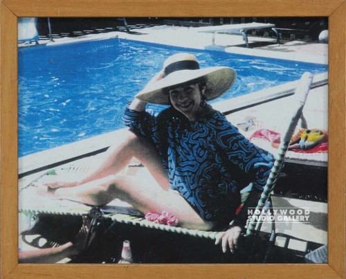 9X11STNDG FRM GIRL IN CHAIR BY POOL