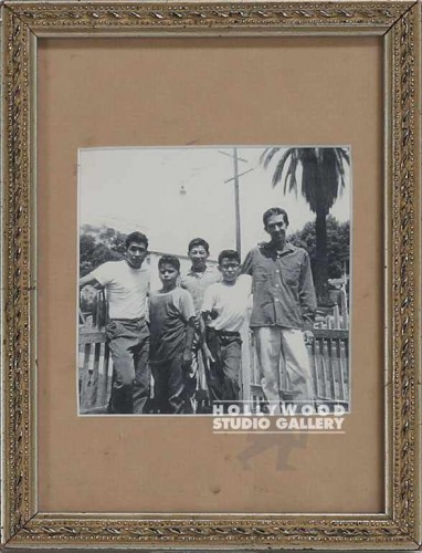 6X8 B W Family Gathering Desktop