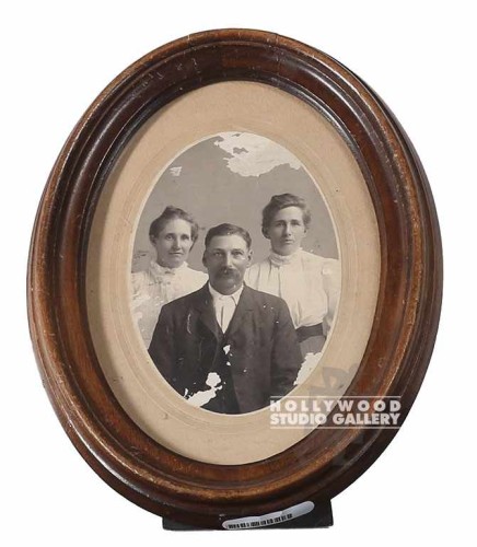 9X7 TABLETOP OVAL VINT 1MAN-2 WOMEN