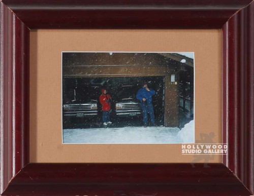 7X9 TABLETOP PEOPLE IN GARAGE SNOW