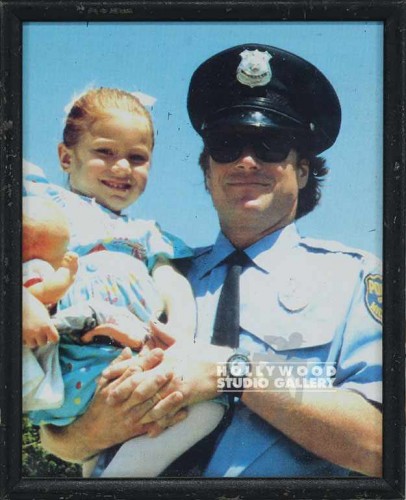 10X8 OFFICER HOLDING LITTLE GIRL