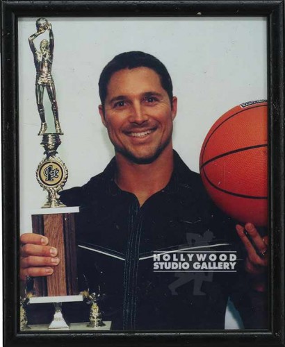 10X8" GEOFF W/ TROPHY&BASKET BALL
