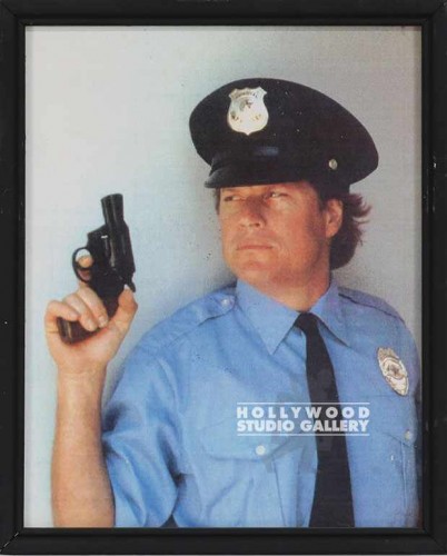 8X10 VERT/MALE COP W/GUN