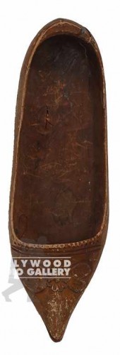 11x4" CARVED WOODEN SHOE LEFT SIDE