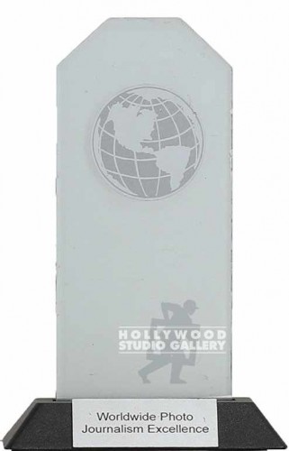 8" CLEAR DESKTOP AWARD W/BLACK BASE
