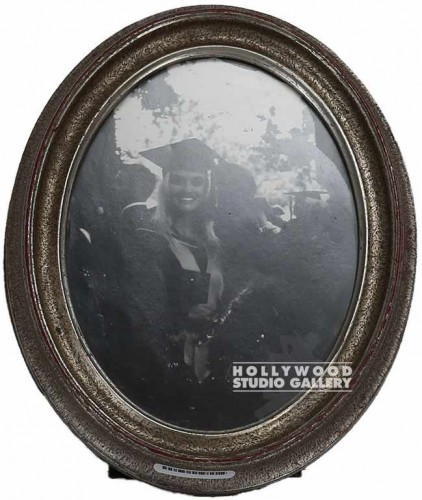 10X8 TABLETOP OVAL-b-w CARRIE GRAD