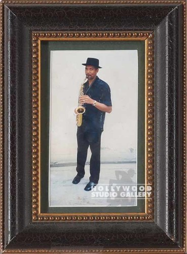 10X7 TABLETOP MAN W SAX