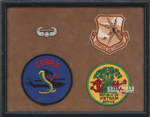 9X12(3)MILITARY PATCHES/(1)PIN FRMD