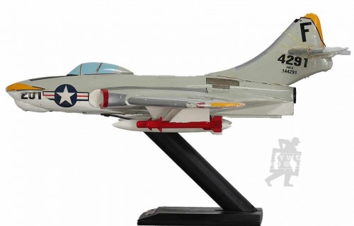 16x8 F9F-8 COUGAR MODEL AIRPLANE