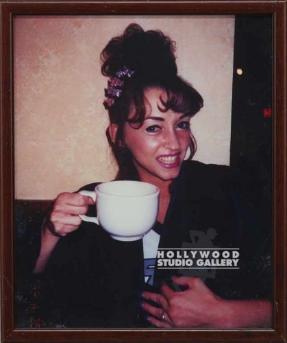 11X14 SUMMER HOLDING WHITE CUP/FRMD