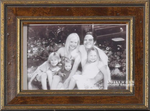 6X8 TABLETOP b-w MAN W HIS FAMILY