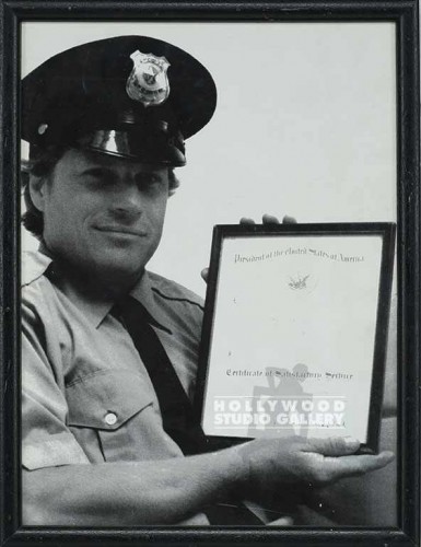 HBW12X10 B/W POLICE OFFICER W/AWARD