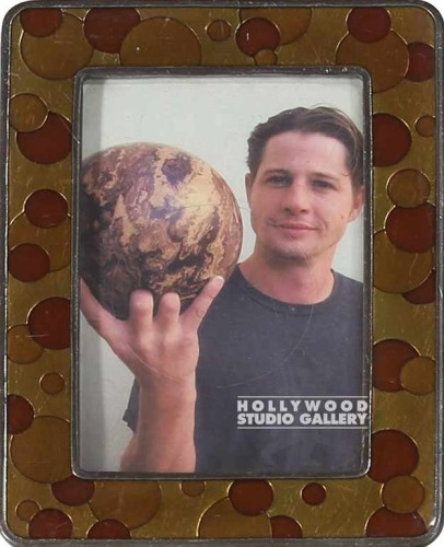 7X6 TABLETOP MAN W BOWLING BALL