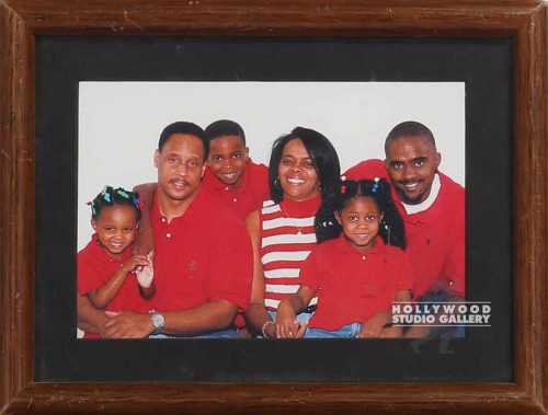 SBW 6X8 FAMILY RED SHIRTS/MATTED