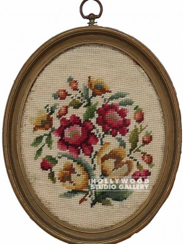 11" OVAL NEEDLEPOINT FLOWERS/GOLD FRAME